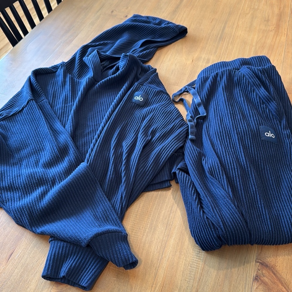 Alo Navy Ribbed Joggers